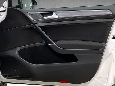 Used 2019 Volkswagen e-Golf SE w/ Driver Assistance Package image 27