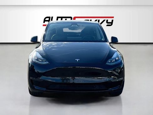 Used 2024 Tesla Model Y 2WD image 2