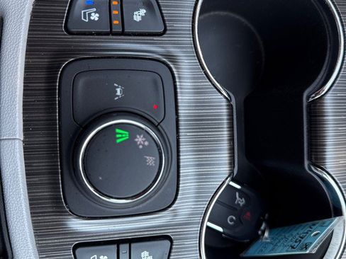 Used 2023 GMC Acadia SLT w/ Technology Package FWD image 25