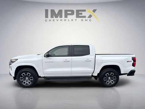 Used 2025 Chevrolet Colorado Z71 AWD/4WD image 2