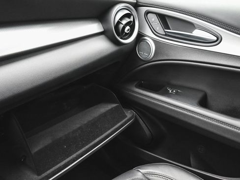 Used 2024 Alfa Romeo Stelvio Ti image 16