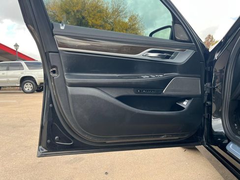 Used 2019 BMW 740i image 12