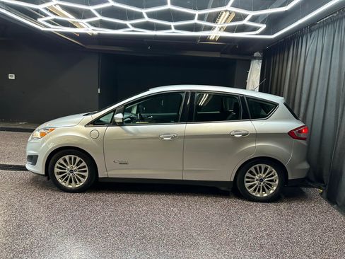 Used 2017 Ford C-MAX Energi SE w/ Equipment Group 402A FWD image 3