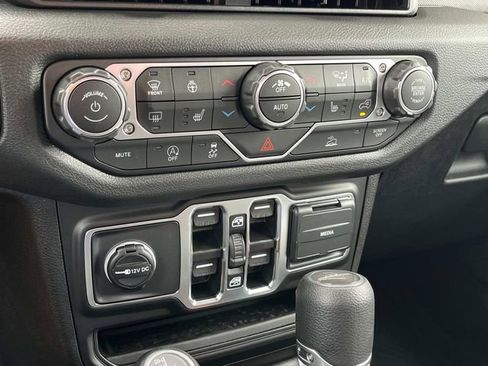 New 2025 Jeep Gladiator Sport image 14