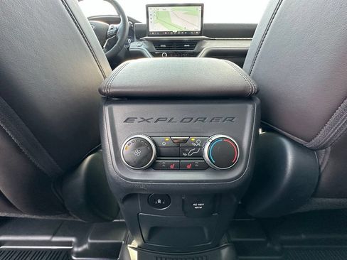 Used 2025 Ford Explorer Platinum w/ Ultimate Package AWD/4WD image 9