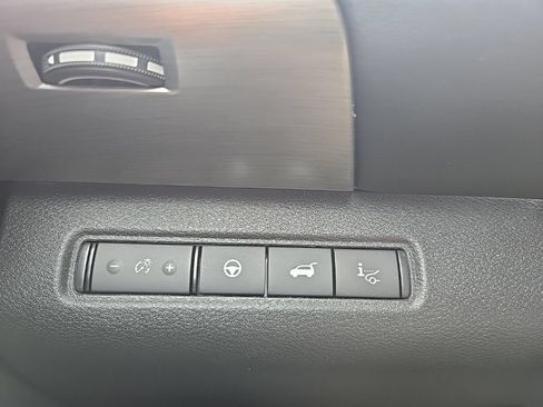Used 2025 Nissan Pathfinder Platinum AWD/4WD image 18