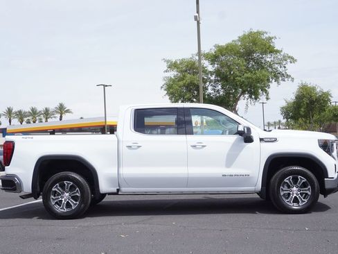 New 2026 GMC Sierra 1500 SLE image 2