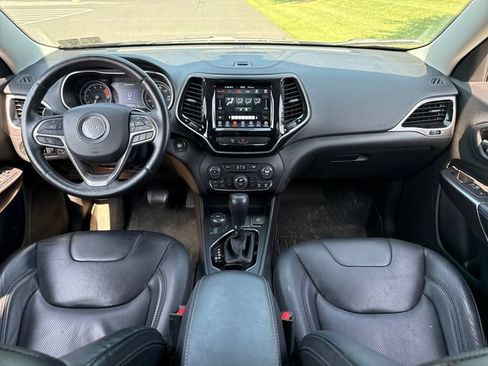 Used 2019 Jeep Cherokee Limited AWD/4WD image 13