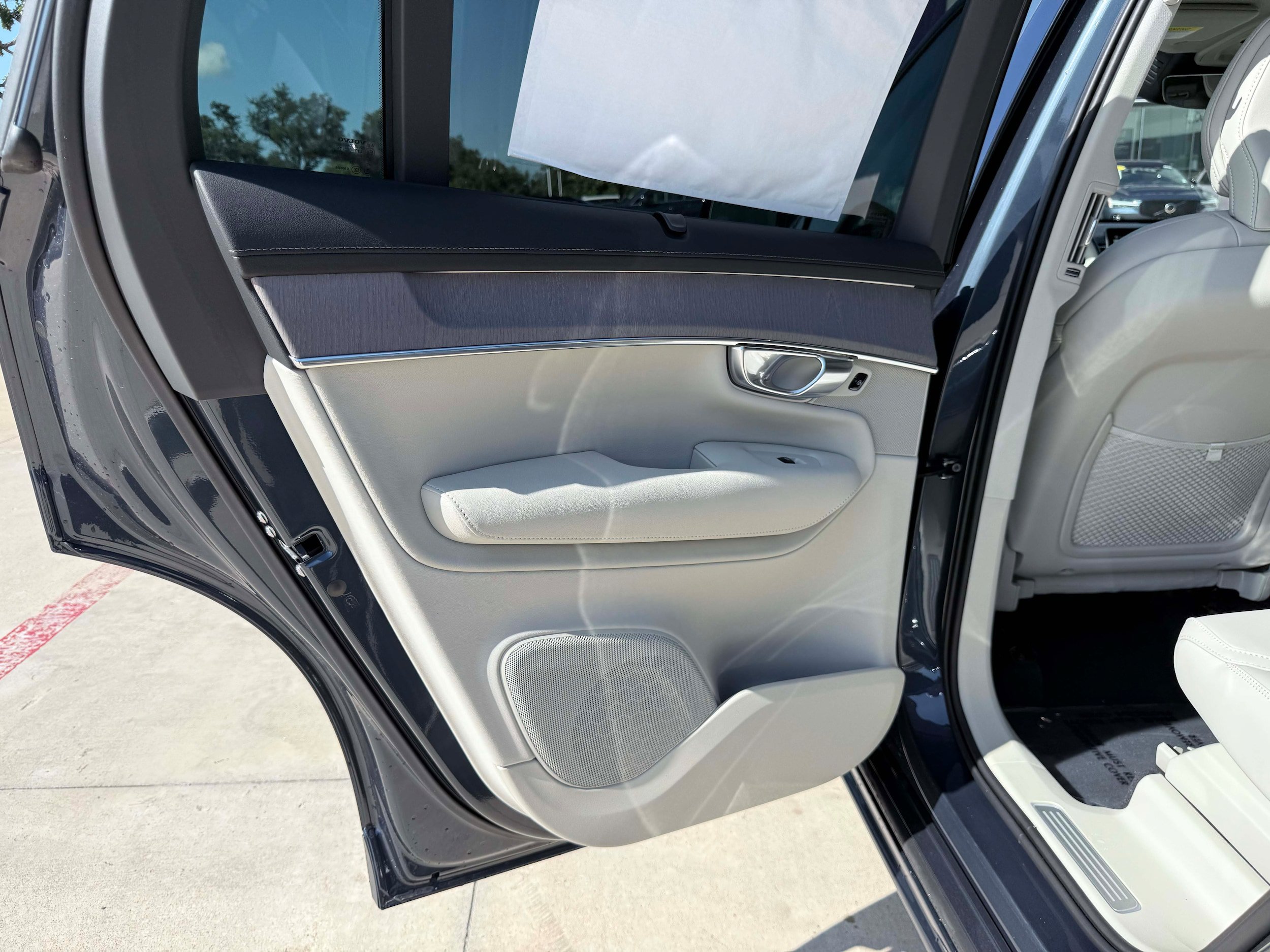 New 2026 Volvo XC90 B6 Ultra w/ Protection Package Premier AWD/4WD image 14