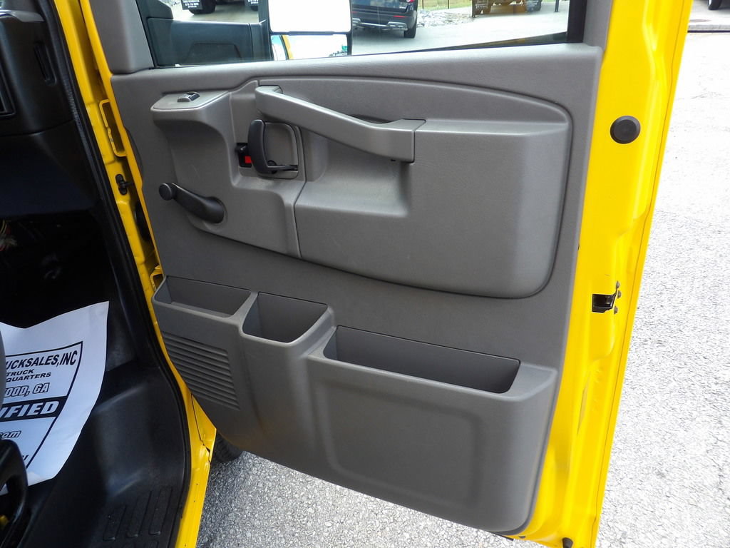 Used 2017 GMC Savana 3500 Extended RWD image 23