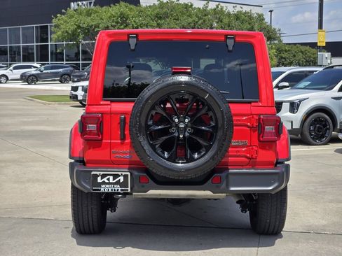 Used 2025 Jeep Wrangler Unlimited Sahara w/ Safety Group AWD/4WD image 13