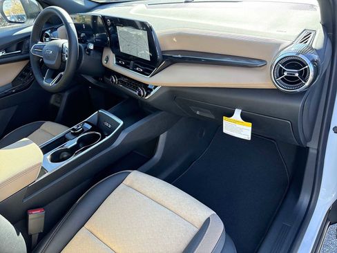 New 2026 Chevrolet Equinox ACTIV w/ Convenience Package III AWD/4WD image 28