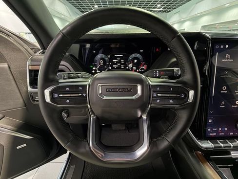 Used 2025 GMC Yukon Denali AWD/4WD image 17