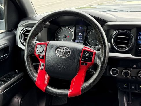 Used 2019 Toyota Tacoma TRD Sport w/ Technology Package AWD/4WD image 18