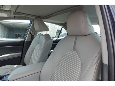 Used 2018 Toyota Camry SE w/ Audio Package FWD image 9