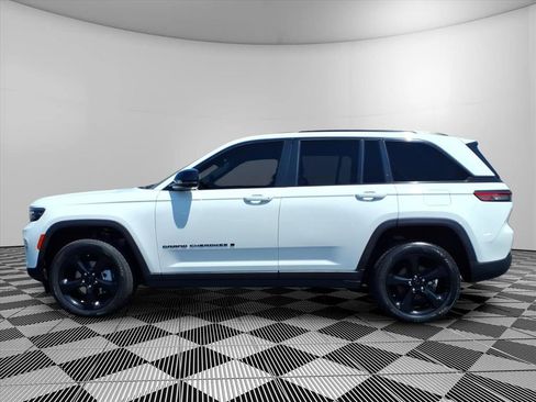 Certified 2023 Jeep Grand Cherokee Limited w/ Black Appearance Package AWD/4WD image 24