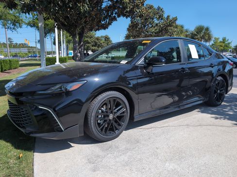 Used 2026 Toyota Camry SE image 5