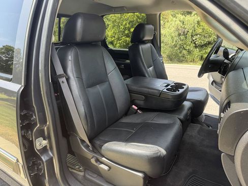 Used 2011 Chevrolet Silverado 1500 LT w/ Texas Edition RWD image 17