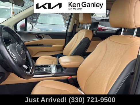 Certified 2022 Kia Carnival LX image 11