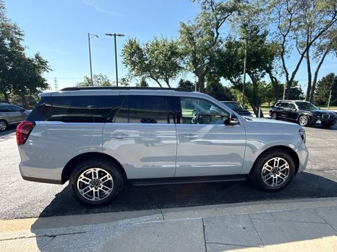 Used 2025 Ford Expedition Active AWD/4WD image 7
