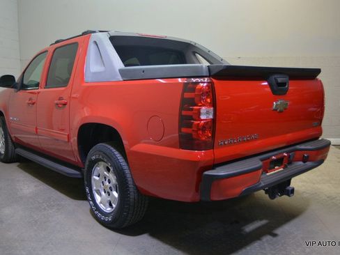 Used 2011 Chevrolet Avalanche LS RWD image 3