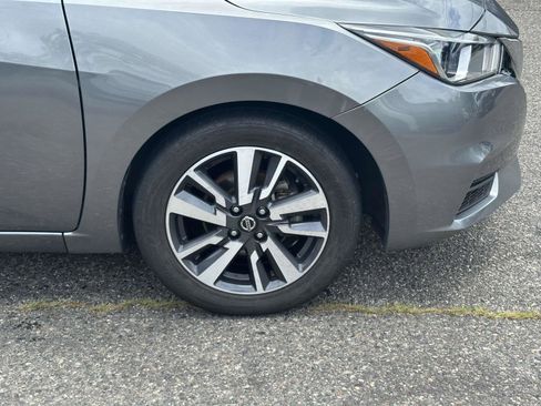 Used 2022 Nissan Versa SV image 11