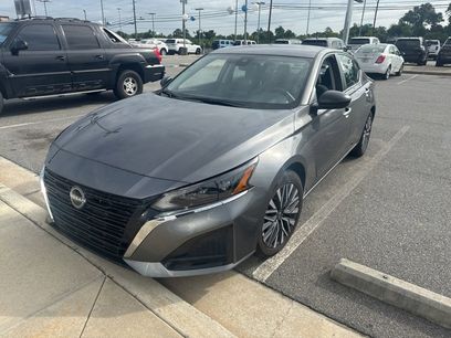 Used 2025 Nissan Altima 2.5 SV