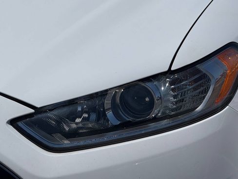 Used 2016 Ford Fusion SE FWD image 21