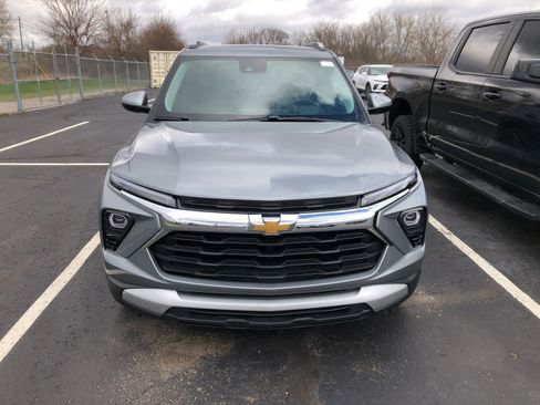 Used 2024 Chevrolet TrailBlazer LT w/ Convenience Package image 2