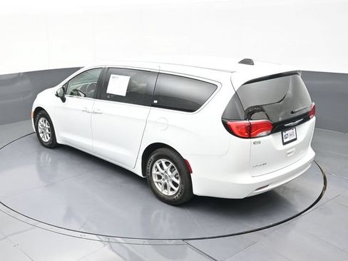 Used 2022 Chrysler Voyager LX FWD image 58