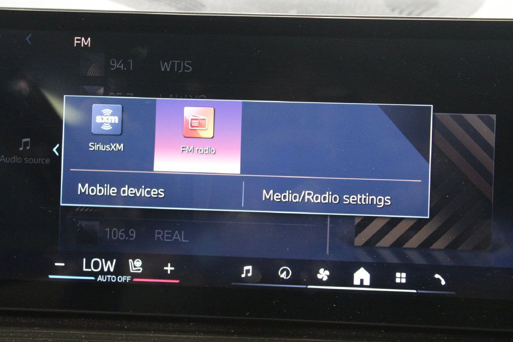 Used 2025 BMW X7 xDrive40i AWD/4WD image 30