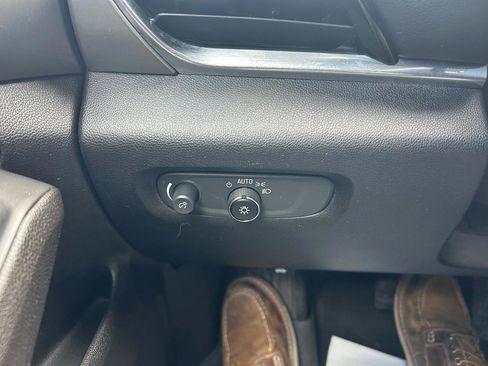 Used 2018 Chevrolet Traverse LS FWD image 28