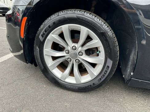 Used 2015 Chrysler 300 Limited image 12