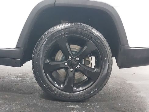 Used 2023 Jeep Grand Cherokee L Laredo image 36