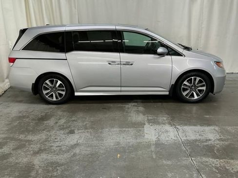 Used 2014 Honda Odyssey Touring image 2