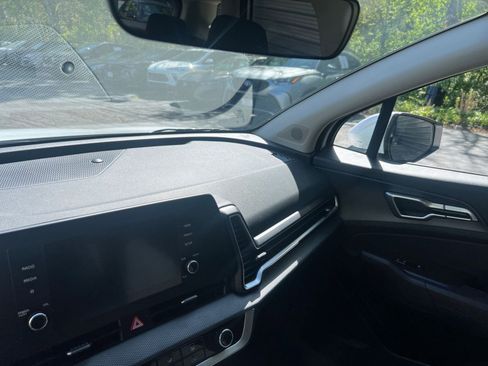 Used 2025 Kia Sportage LX image 30