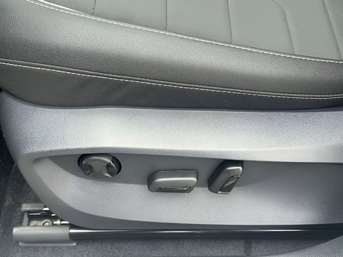 New 2026 Volkswagen Taos SE FWD image 12