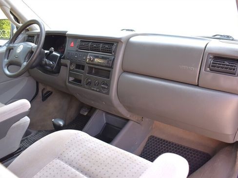 Used 2002 Volkswagen Eurovan MV FWD image 11