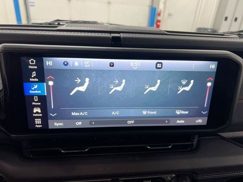 Used 2024 Jeep Wrangler Unlimited Rubicon image 16