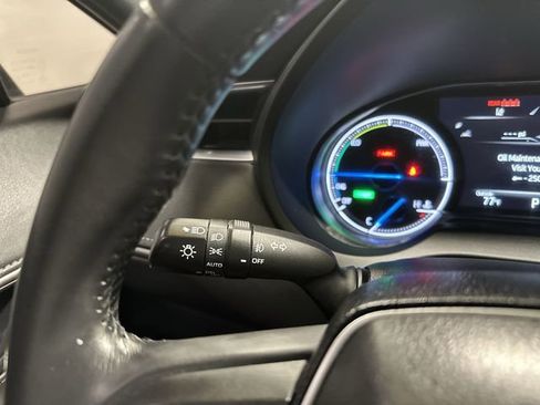 Used 2023 Toyota Venza XLE image 19