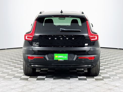 Used 2023 Volvo XC40 Recharge Plus image 8