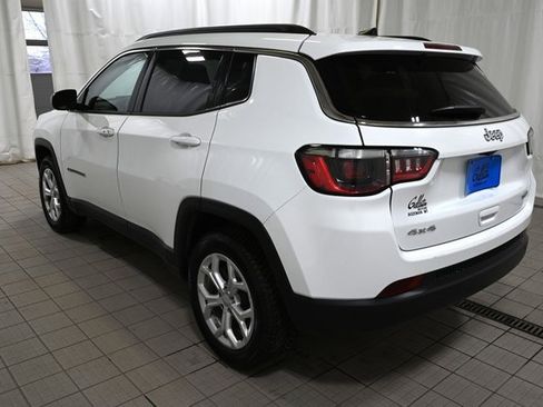 Used 2024 Jeep Compass Latitude image 10