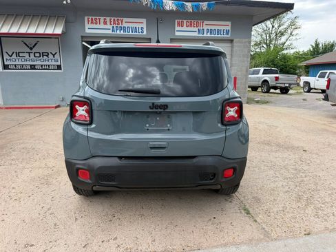 Used 2018 Jeep Renegade Altitude w/ UConnect 8.4 Nav Group FWD image 8