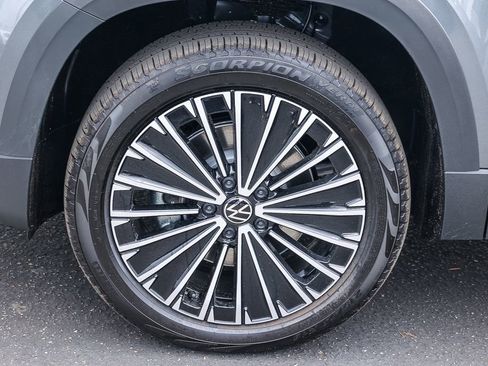 New 2025 Volkswagen Taos SE image 10