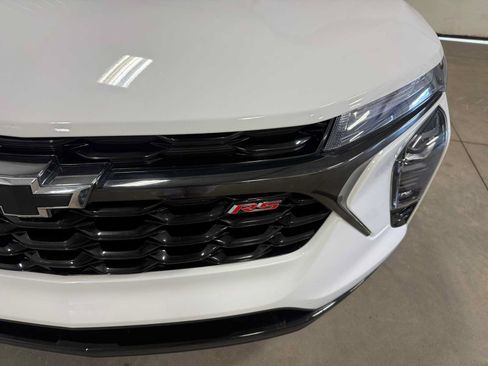Used 2024 Chevrolet Trax RS FWD image 5