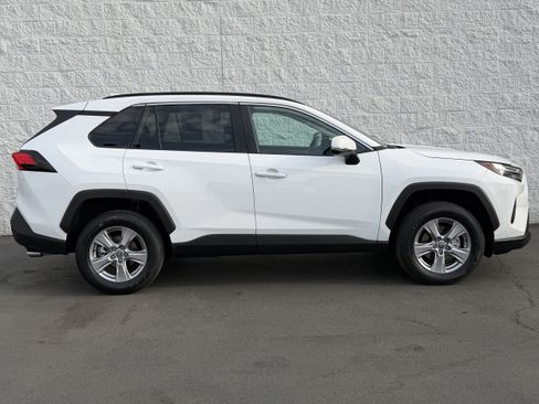 Used 2025 Toyota RAV4 XLE w/ Convenience Package AWD/4WD image 4