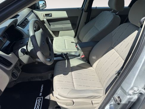 Used 2010 Ford Focus SE FWD image 10