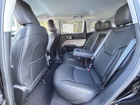 Certified 2022 Jeep Compass Limited AWD/4WD image 38