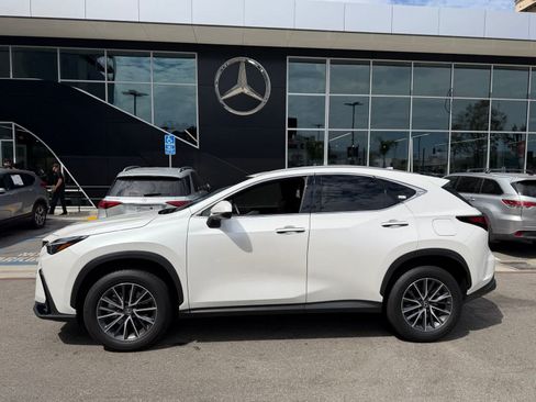 Used 2025 Lexus NX 250 FWD image 2