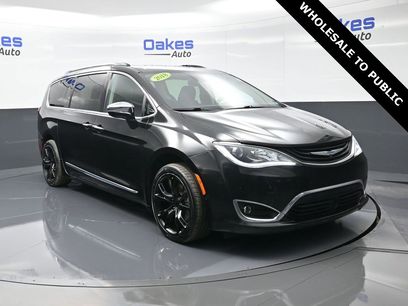 Used 2018 Chrysler Pacifica Limited w/ Advanced Safetytec Group